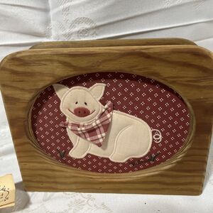 Valorie’s Folk Art Vintage napkin holder with four napkins